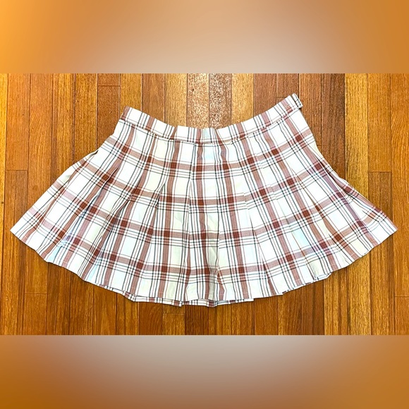 Aerie Class Act Pleated Skirt in the color Twilight - Picture 4 of 13